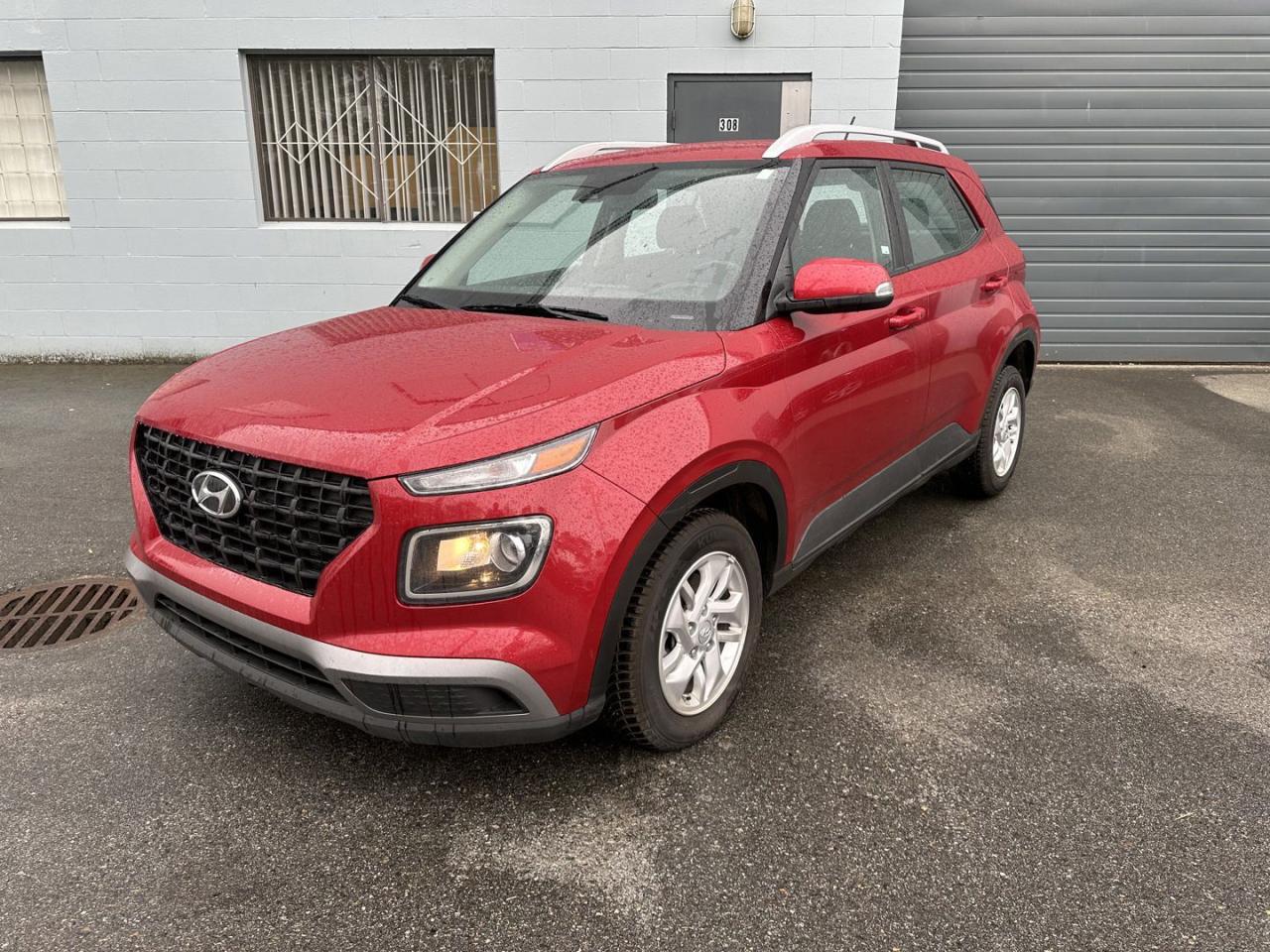2023 Hyundai Venue Preferred Accident Free clean title - Photo #3