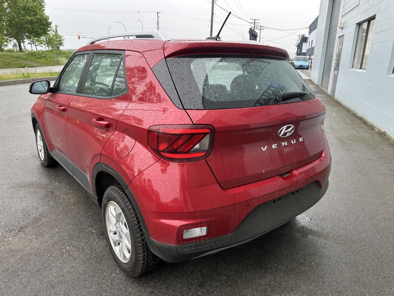 2023 Hyundai Venue Preferred Accident Free clean title - Photo #8