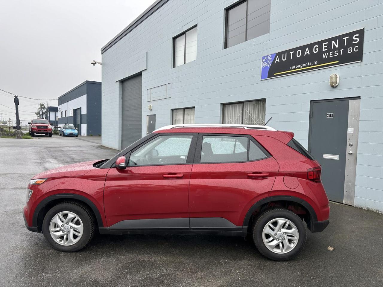 2023 Hyundai Venue Preferred Accident Free clean title - Photo #9