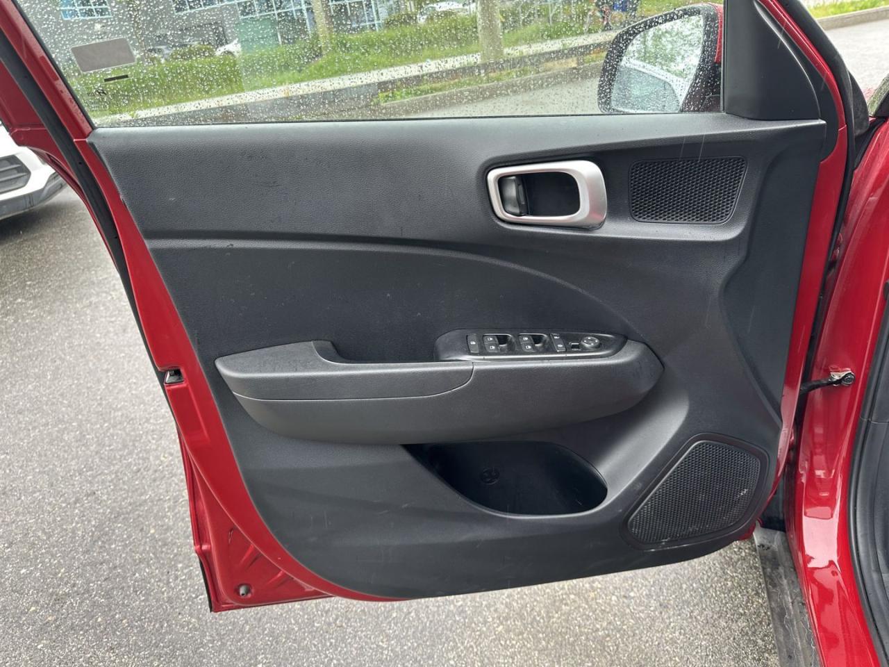 2023 Hyundai Venue Preferred Accident Free clean title - Photo #11