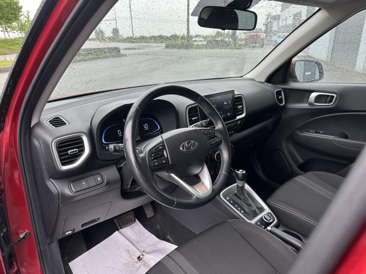 2023 Hyundai Venue Preferred Accident Free clean title - Photo #12