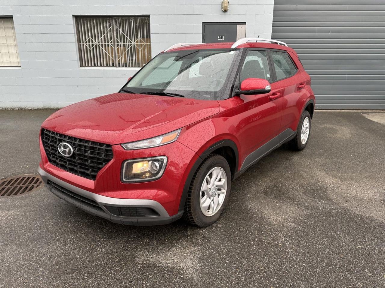 2023 Hyundai Venue Preferred Accident Free clean title - Photo #3