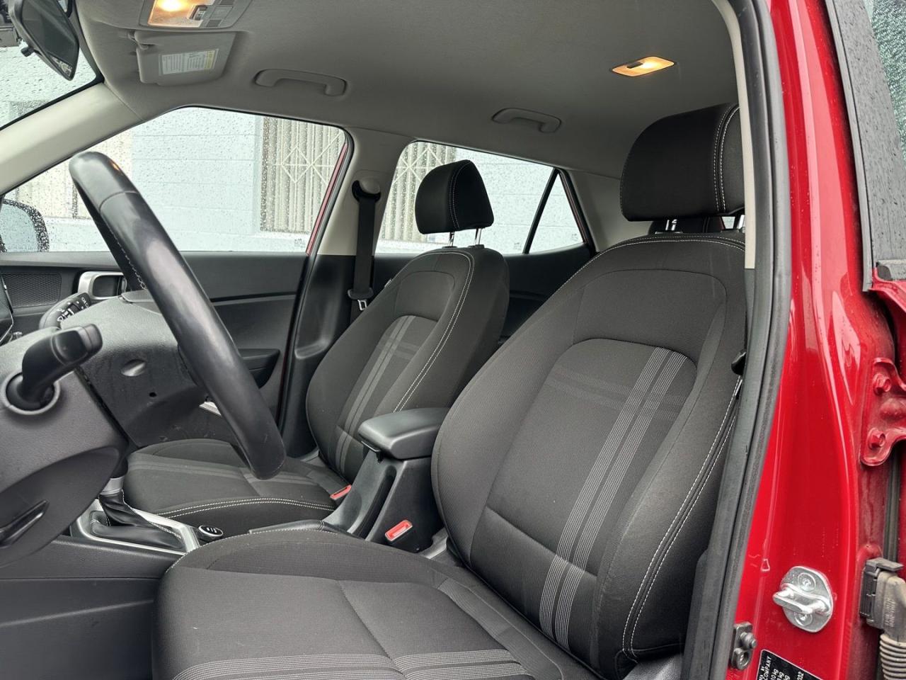 2023 Hyundai Venue Preferred Accident Free clean title - Photo #13