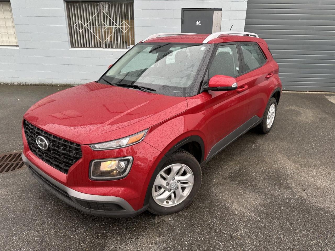 2023 Hyundai Venue Preferred Accident Free clean title - Photo #2