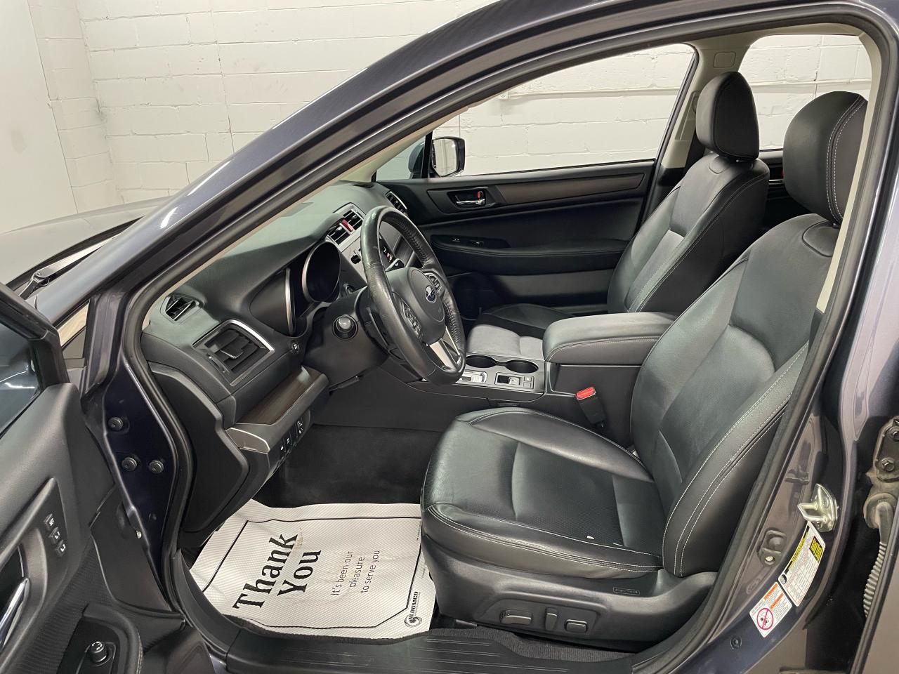 2017 Subaru Legacy LIMITED Photo4
