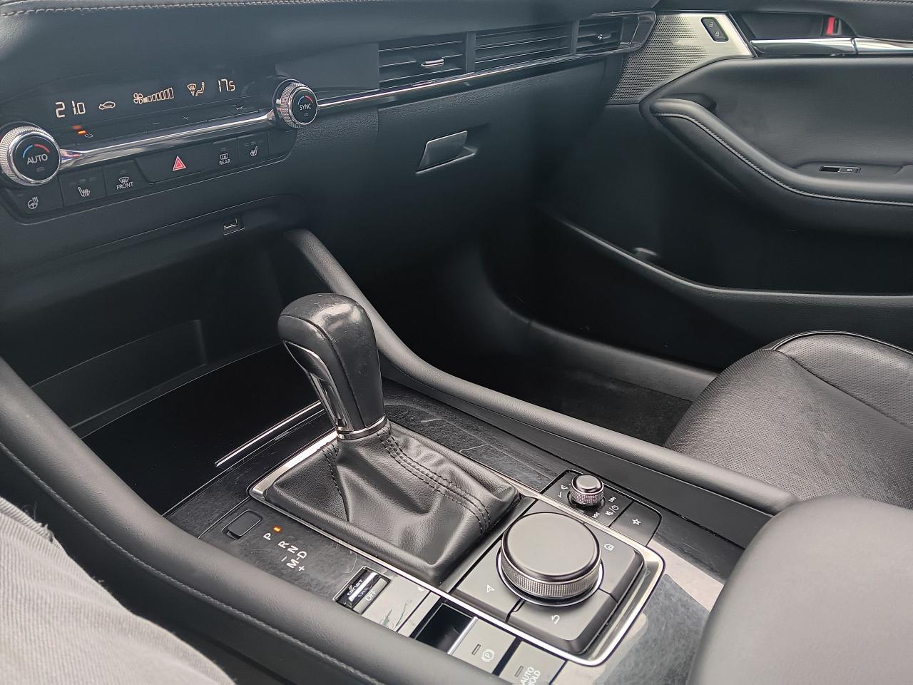 2020 Mazda MAZDA3 GT, AWD, HUD, NAV, Leather, Sunroof, Blindspot det - Photo #18