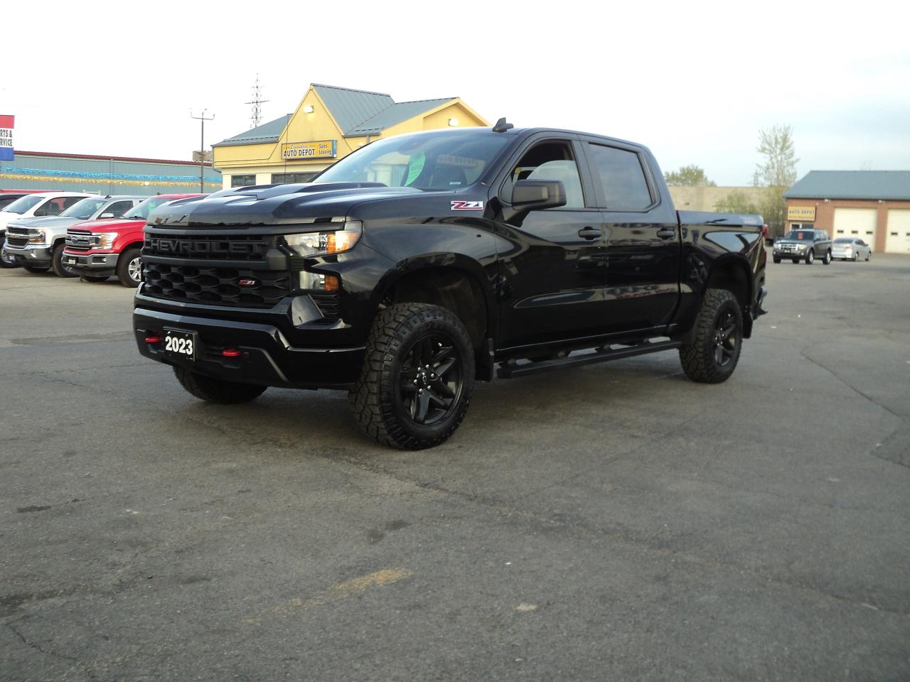 2023 Chevrolet Silverado 1500 CustomTrailBoss CrewCab 4WD Z71 5.3L8cyl 5'9"Box - Photo #2
