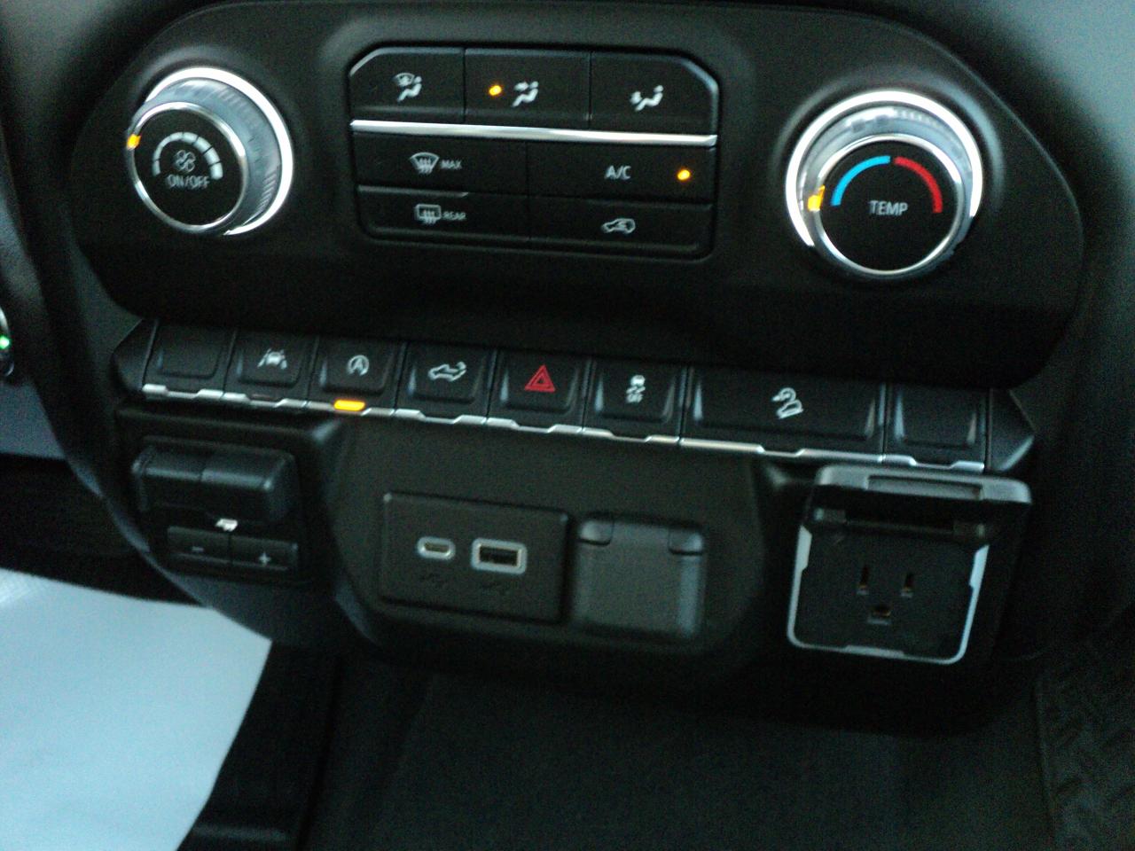 2023 Chevrolet Silverado 1500 CustomTrailBoss CrewCab 4WD Z71 5.3L8cyl 5'9"Box - Photo #17