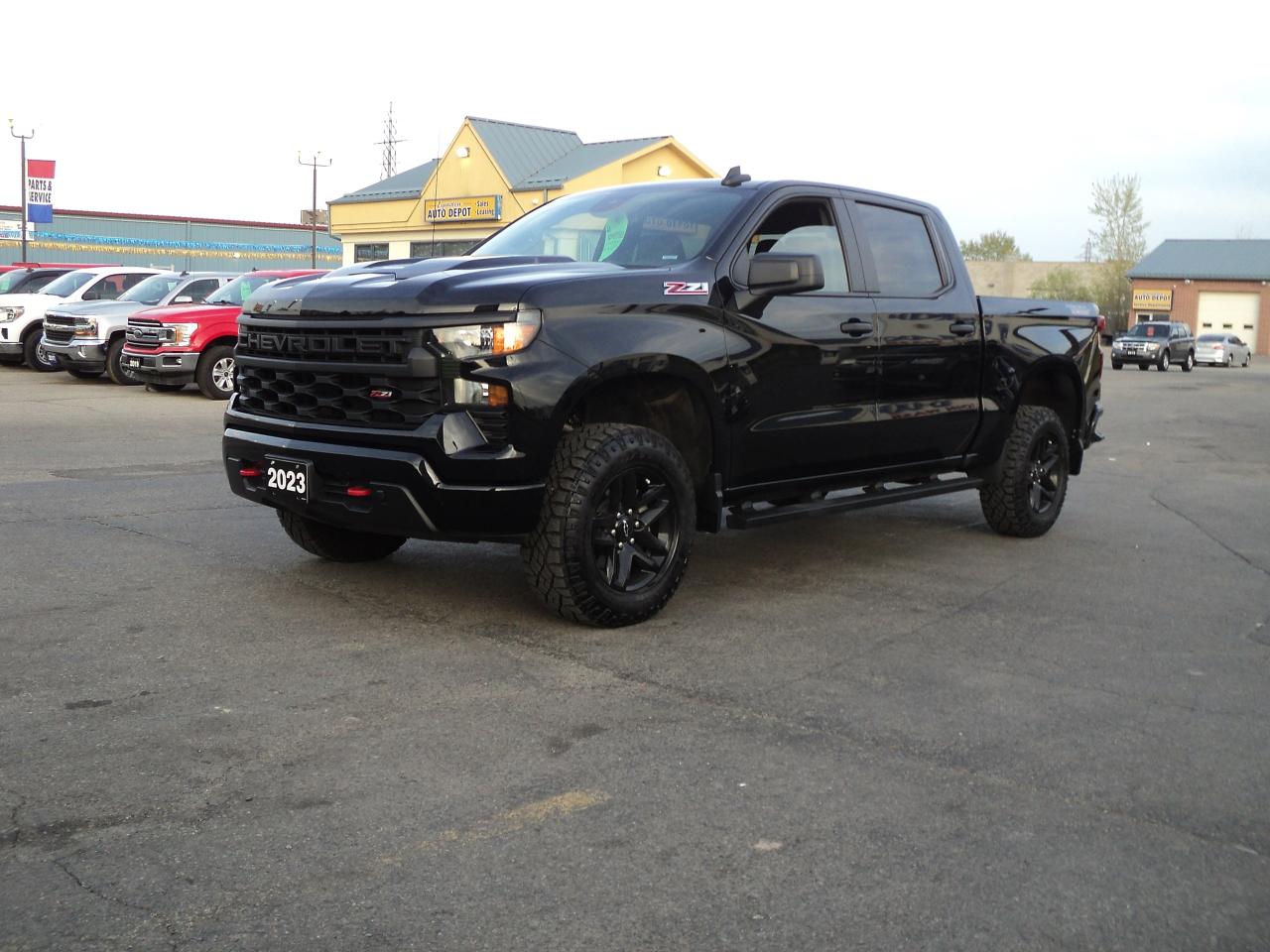 2023 Chevrolet Silverado 1500 CustomTrailBoss CrewCab 4WD Z71 5.3L8cyl 5'9"Box - Photo #3