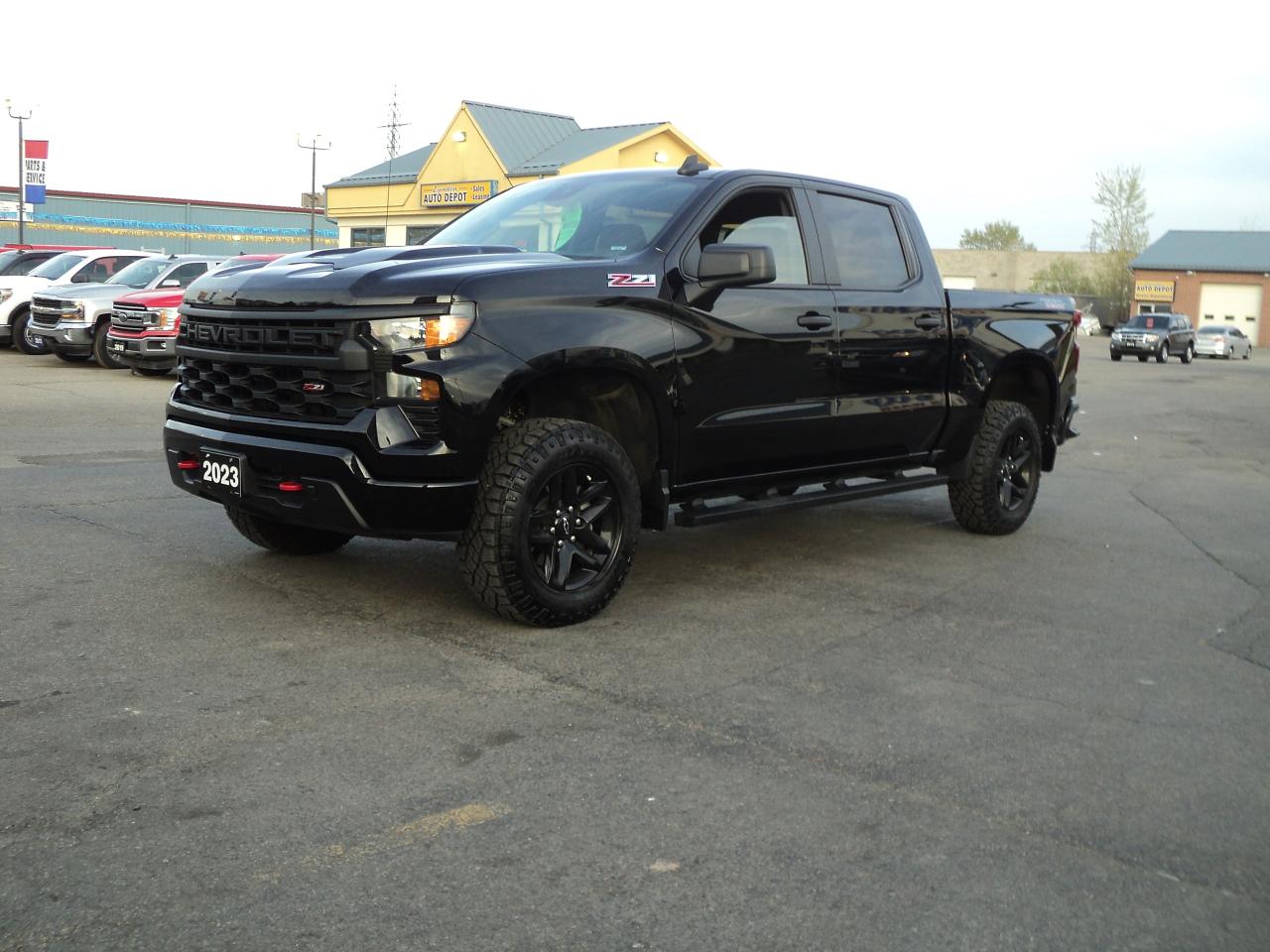 2023 Chevrolet Silverado 1500 CustomTrailBoss CrewCab 4WD Z71 5.3L8cyl 5'9"Box