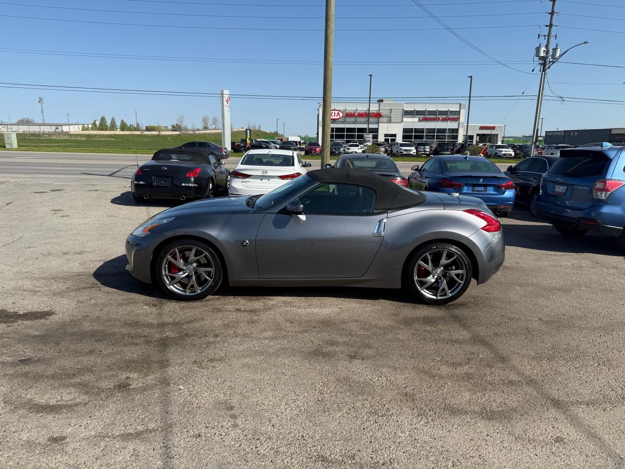 2013 Nissan 370Z Touring w/Black Top, CONVERTIBLE, ONLY 39KMS, CERT - Photo #2