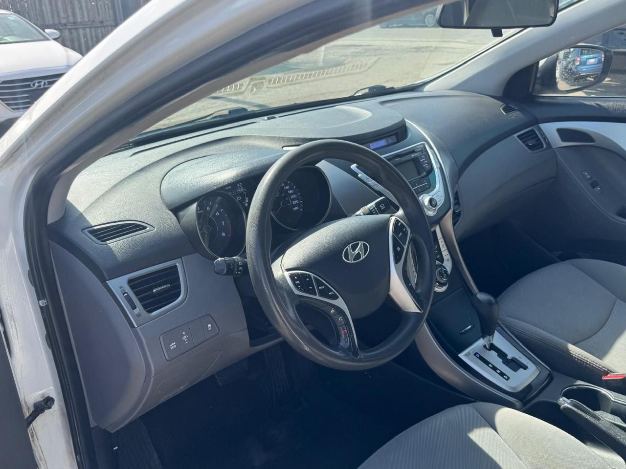 2012 Hyundai Elantra GL - Photo #11