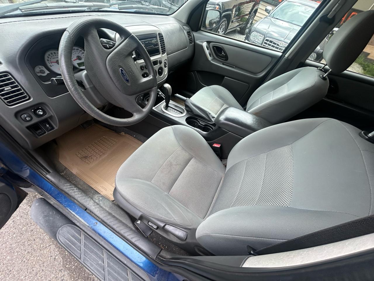 2007 Ford Escape XLT - Photo #2