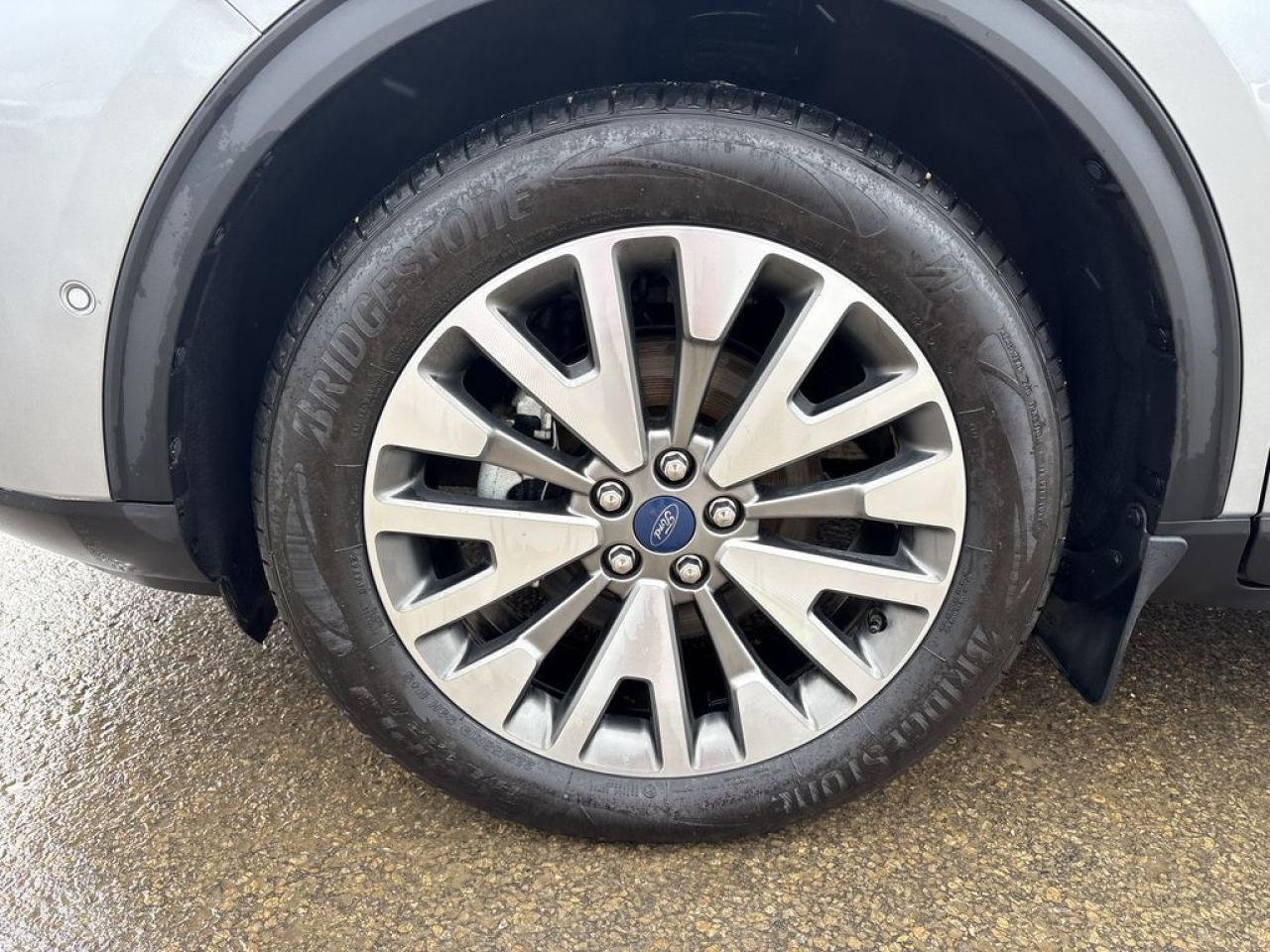 2021 Ford Escape Titanium Hybrid Photo2
