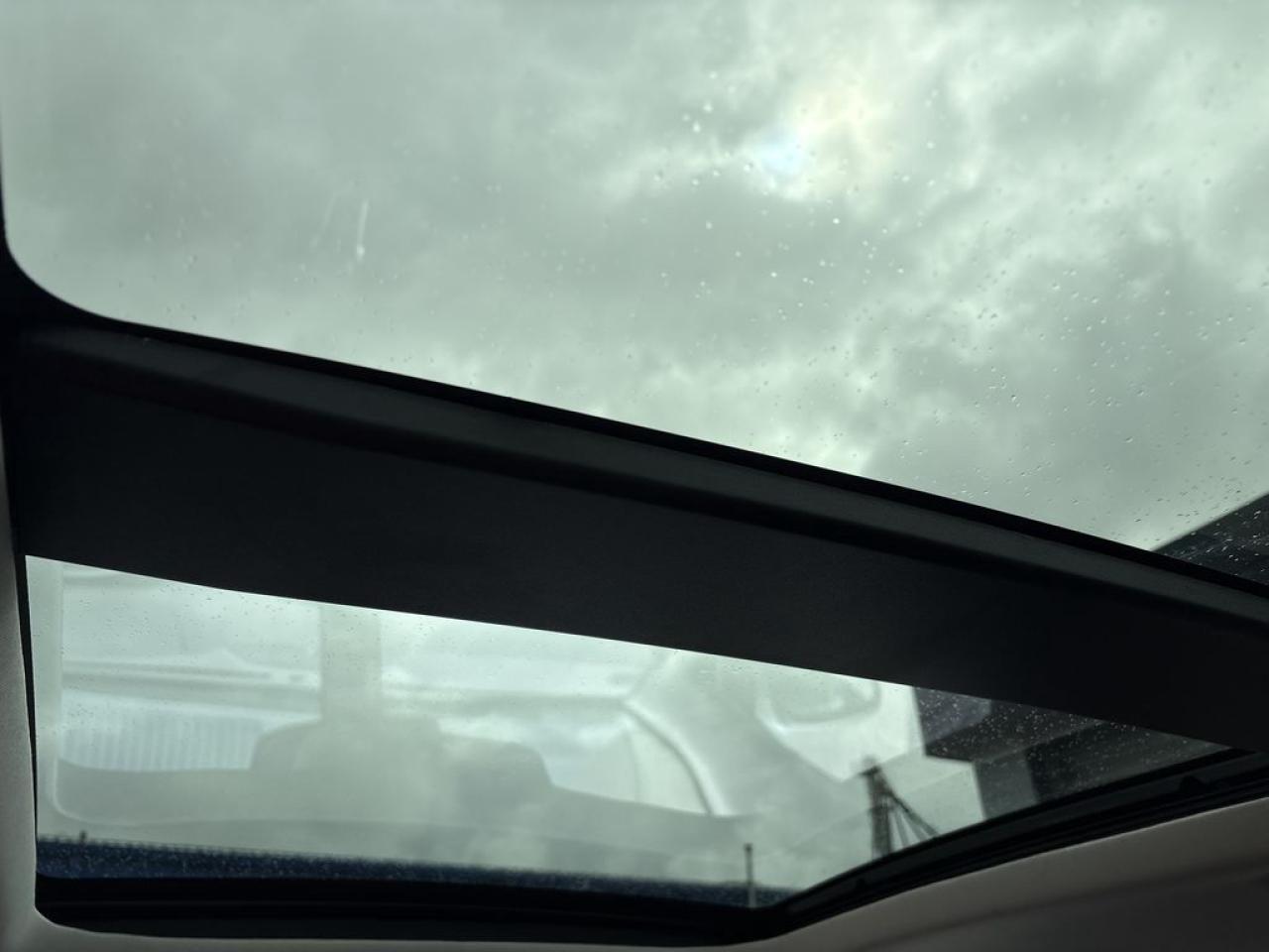 2021 Ford Escape Titanium Hybrid Photo5