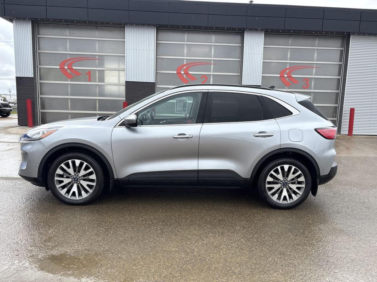 2021 Ford Escape Titanium Hybrid Photo5