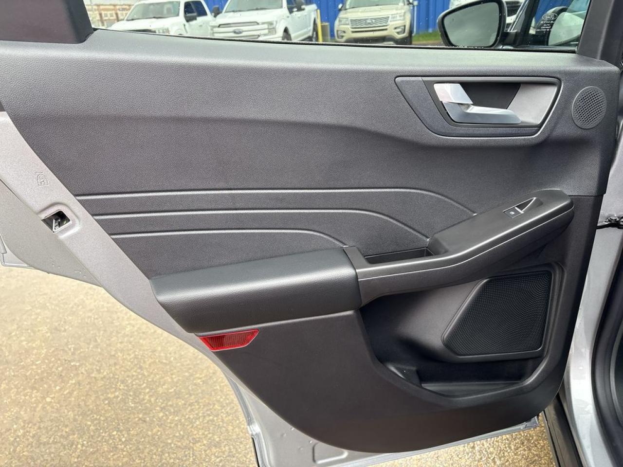2021 Ford Escape Titanium Hybrid Photo5