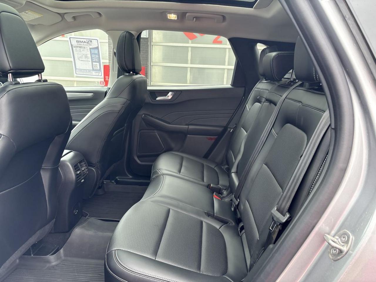 2021 Ford Escape Titanium Hybrid Photo5