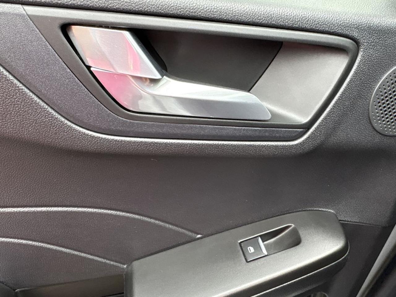 2021 Ford Escape Titanium Hybrid Photo5