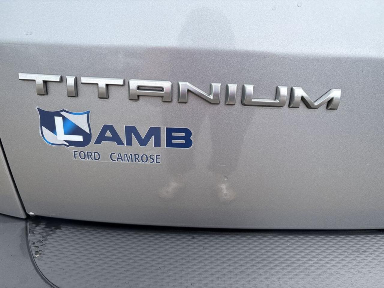 2021 Ford Escape Titanium Hybrid Photo5