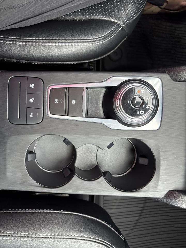 2021 Ford Escape Titanium Hybrid Photo5