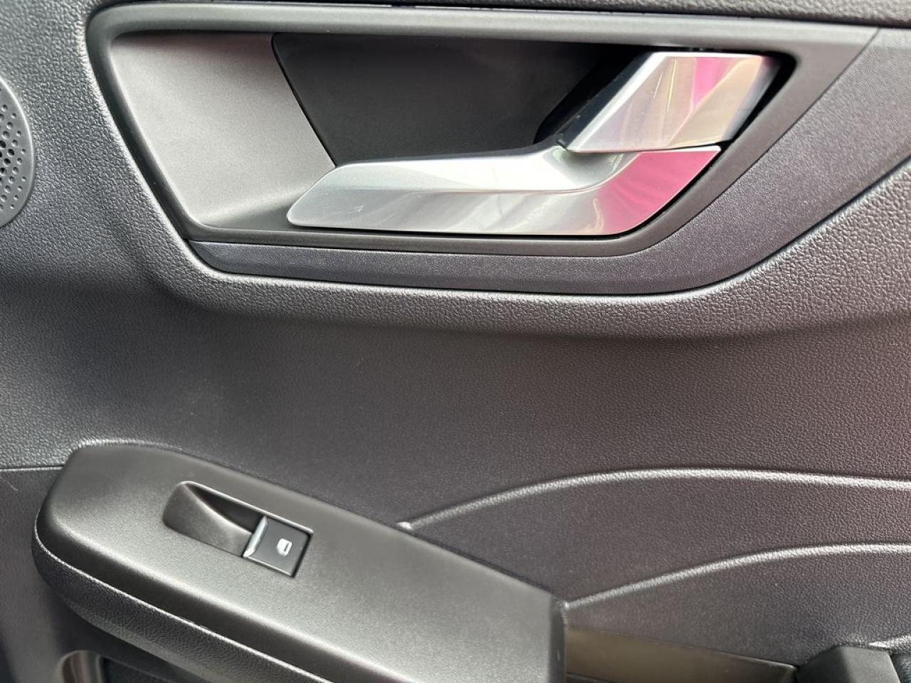 2021 Ford Escape Titanium Hybrid Photo5