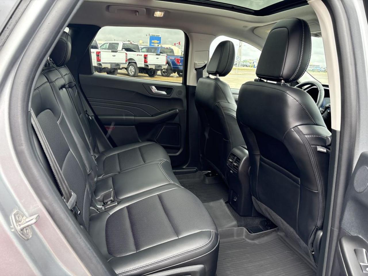 2021 Ford Escape Titanium Hybrid Photo5