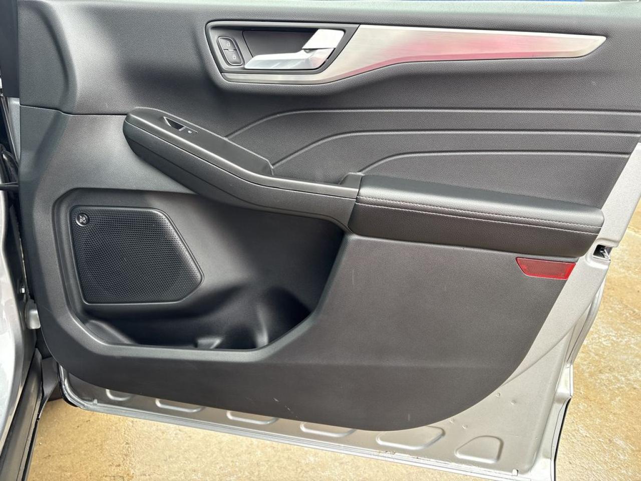 2021 Ford Escape Titanium Hybrid Photo5