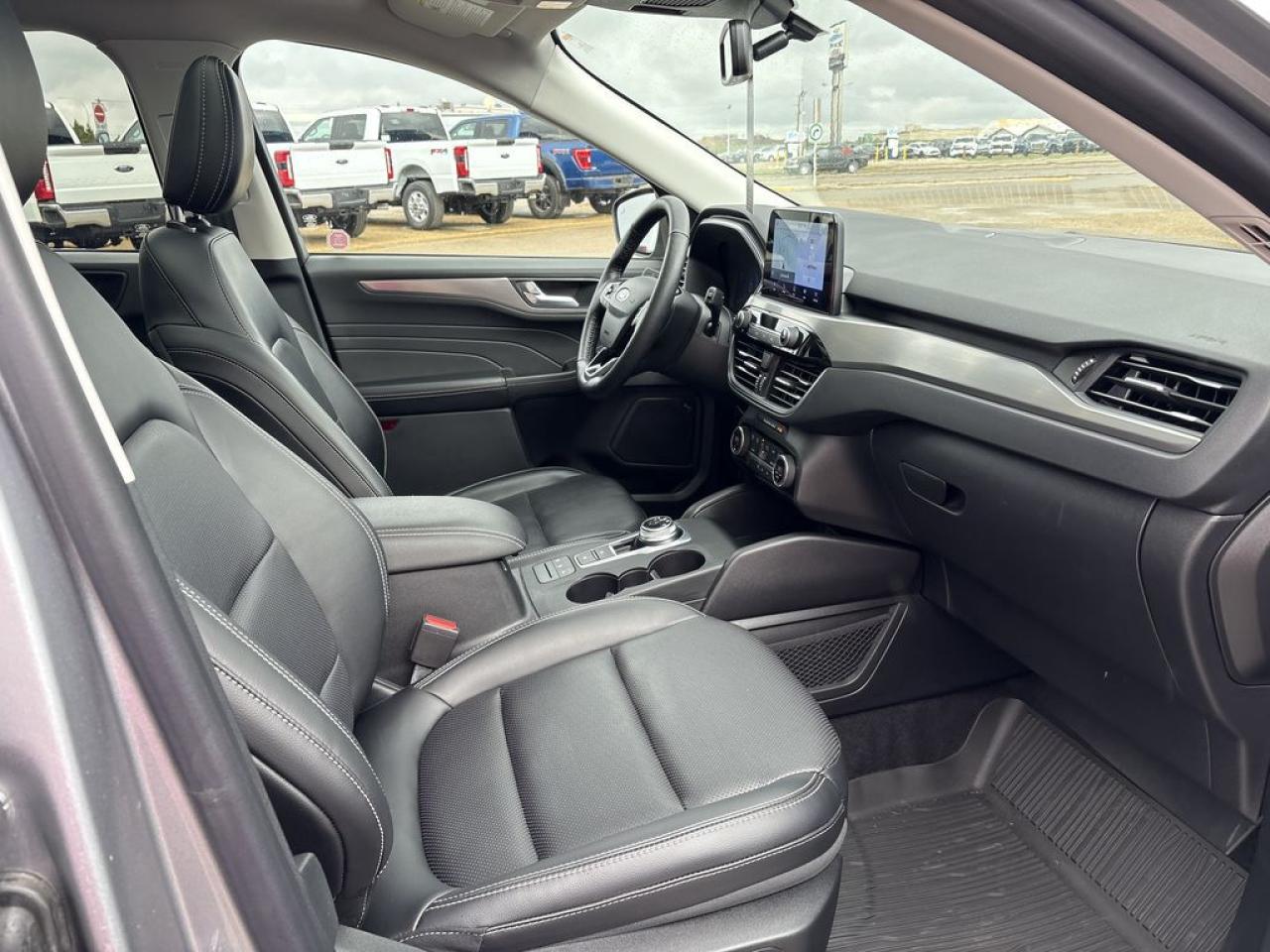 2021 Ford Escape Titanium Hybrid Photo5