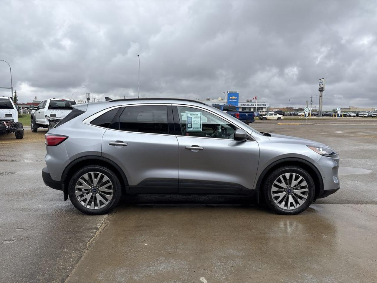 2021 Ford Escape Titanium Hybrid Photo5