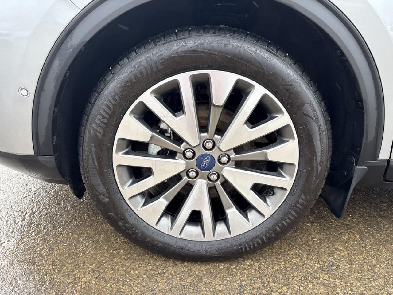 2021 Ford Escape Titanium Hybrid Photo2