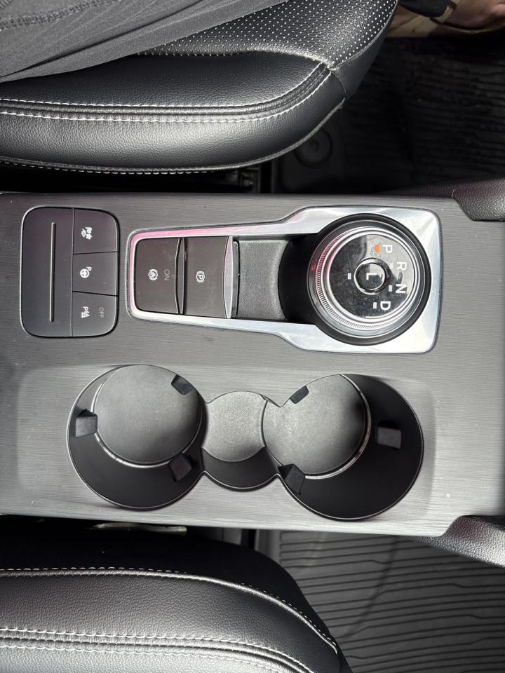 2021 Ford Escape Titanium Hybrid Photo5