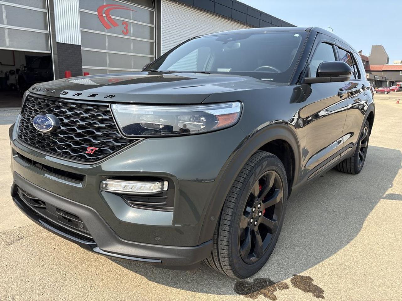 2022 Ford Explorer ST Photo1