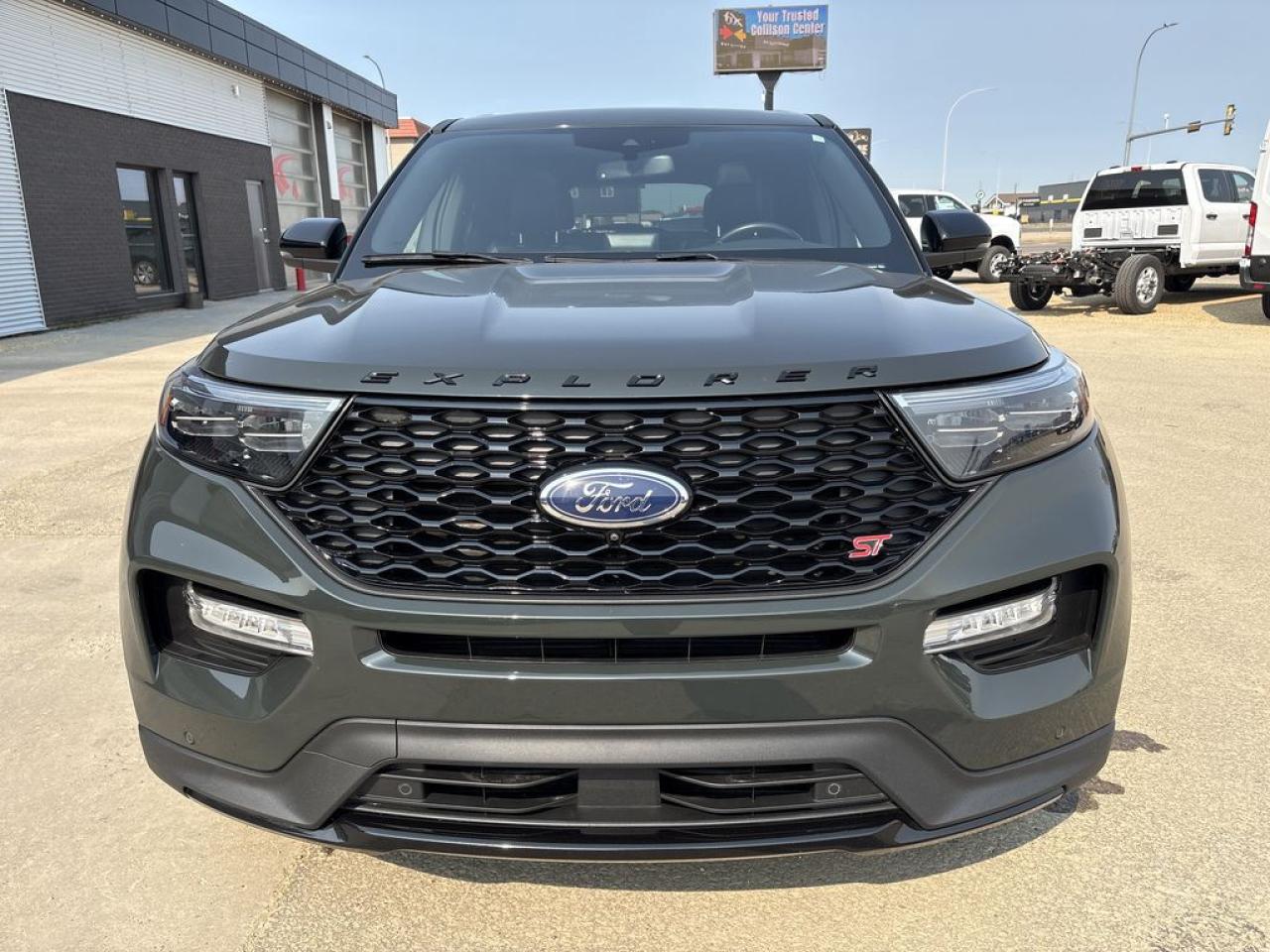 2022 Ford Explorer ST Photo5