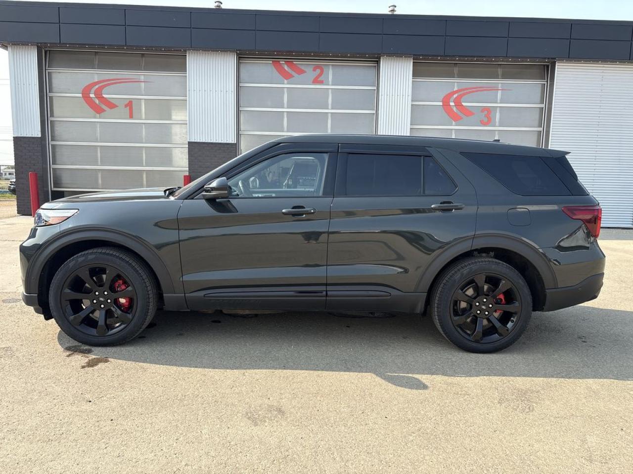 2022 Ford Explorer ST Photo5