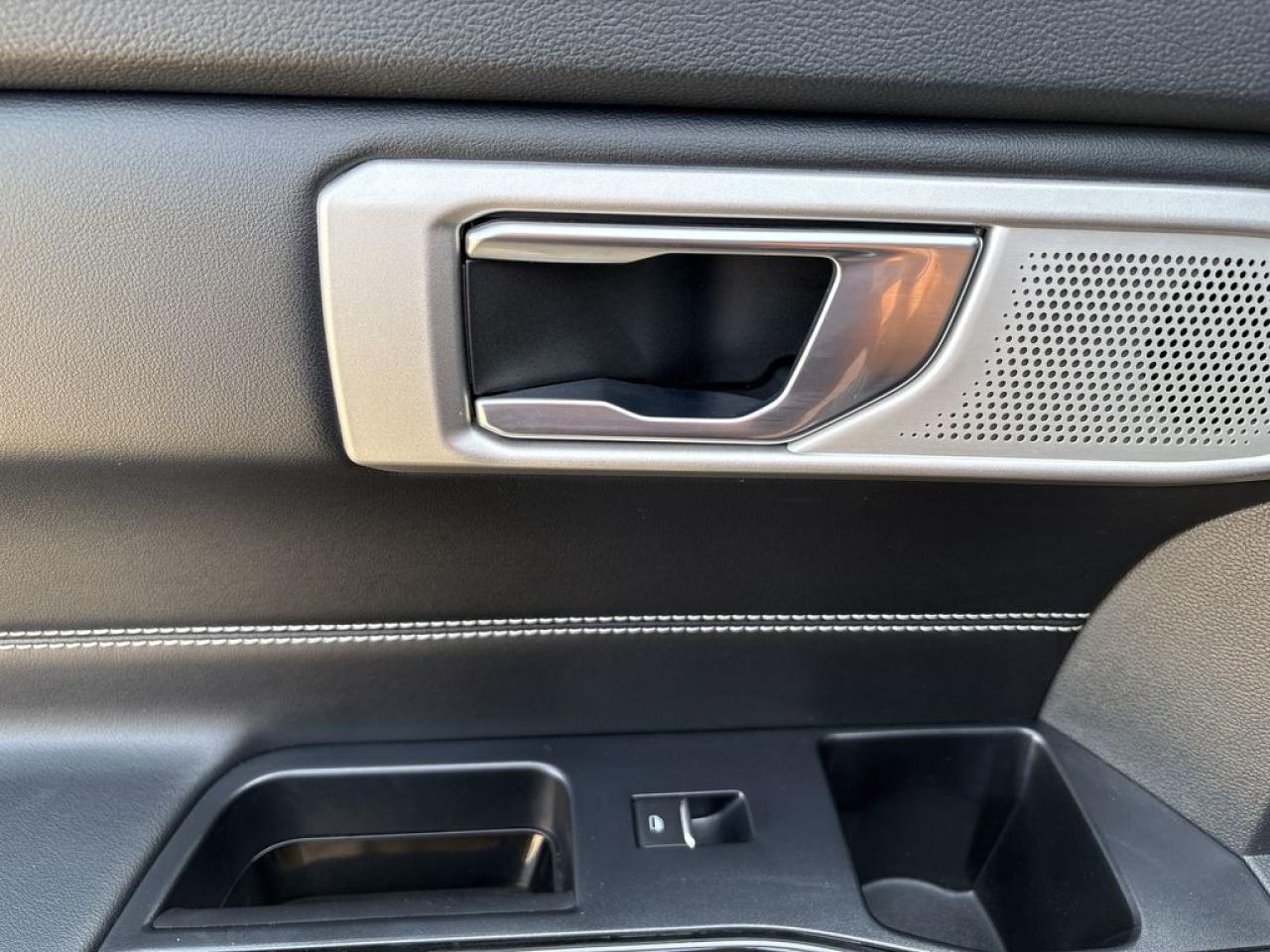 2022 Ford Explorer ST Photo5