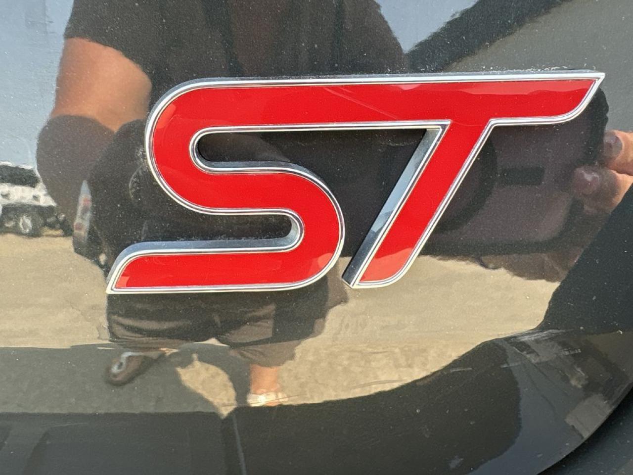 2022 Ford Explorer ST Photo5