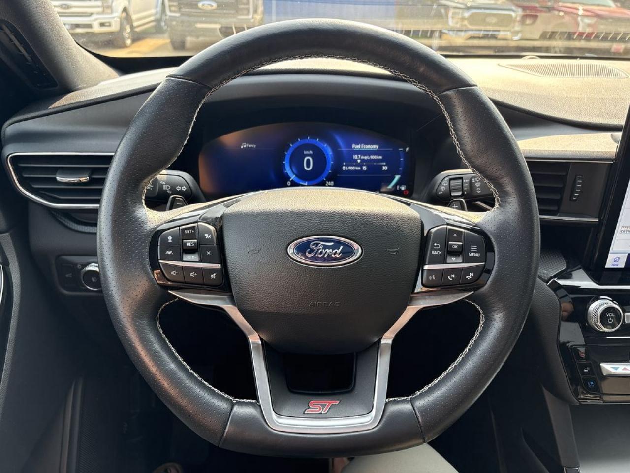 2022 Ford Explorer ST Photo5