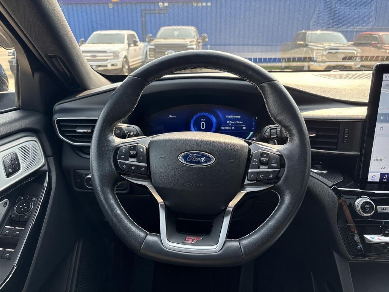 2022 Ford Explorer ST Photo5