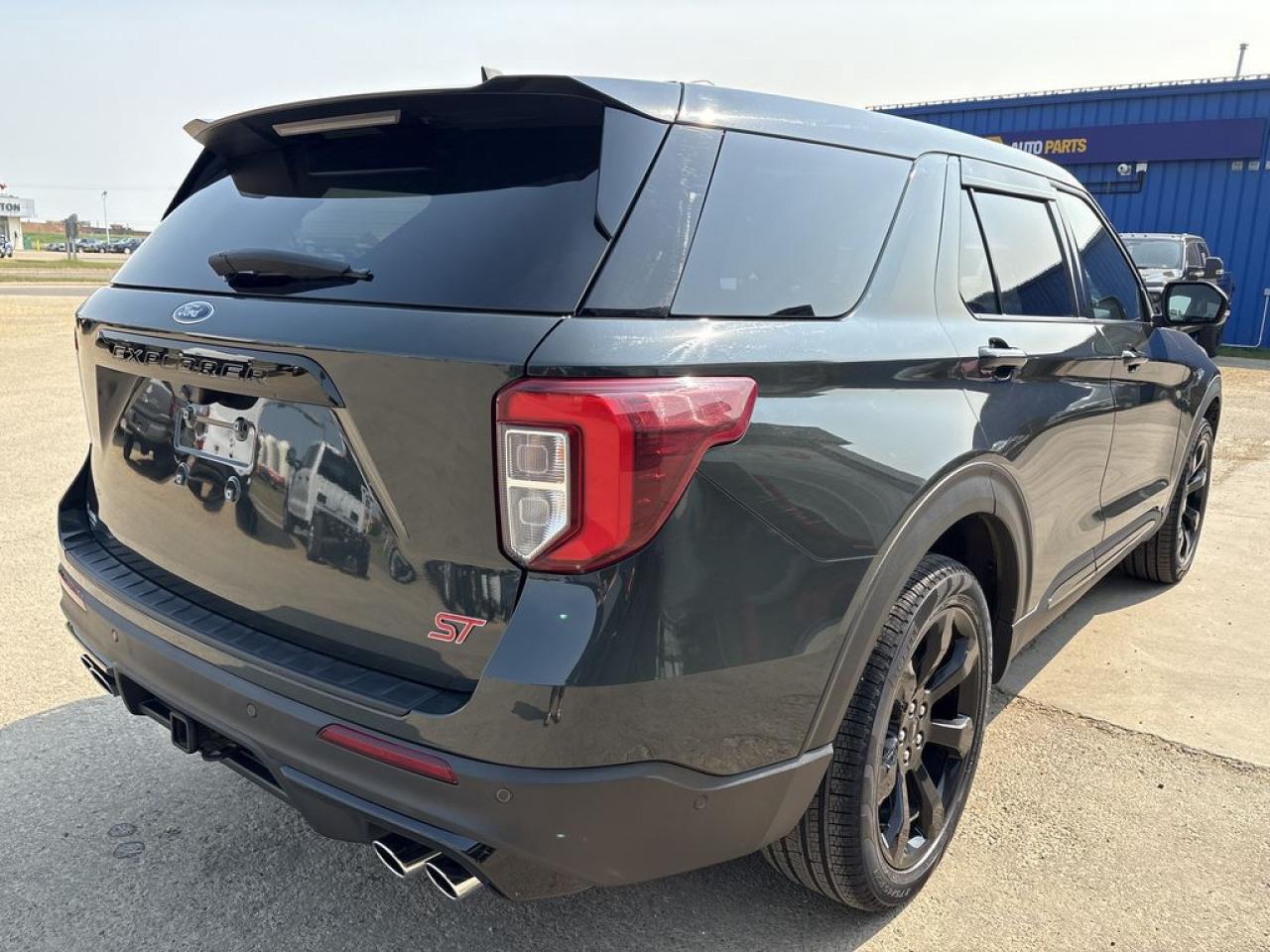 2022 Ford Explorer ST Photo5