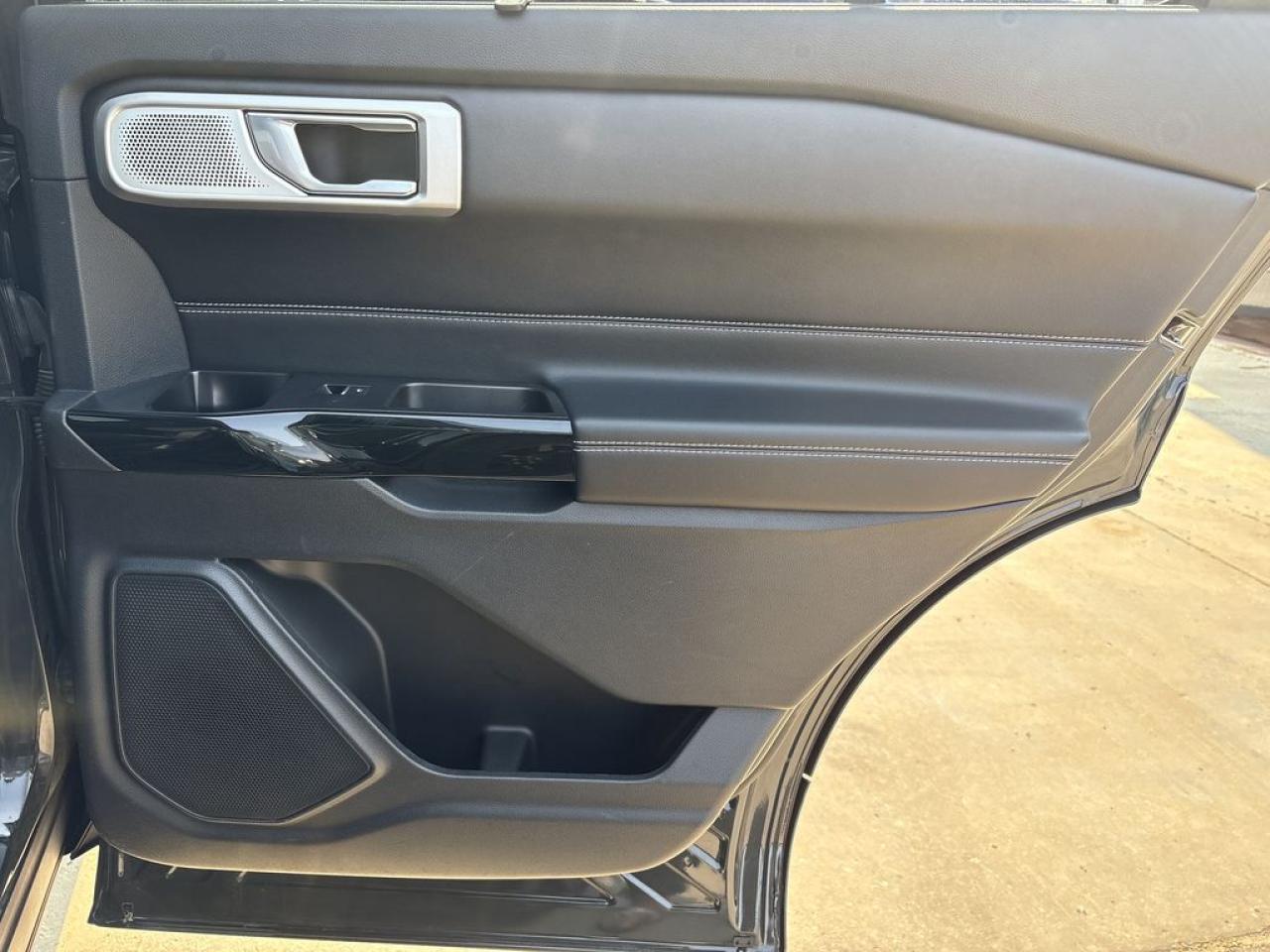 2022 Ford Explorer ST Photo5