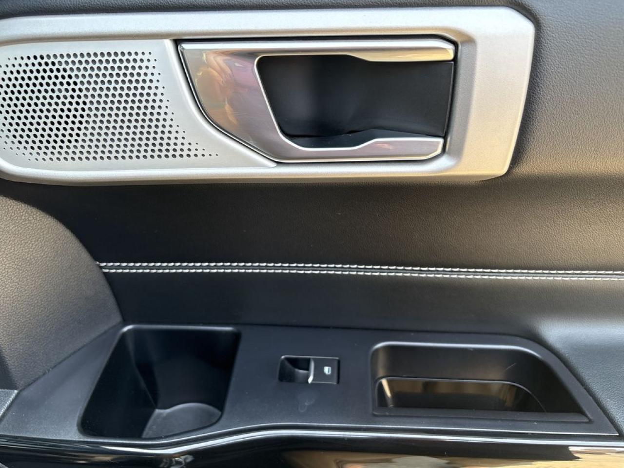 2022 Ford Explorer ST Photo5