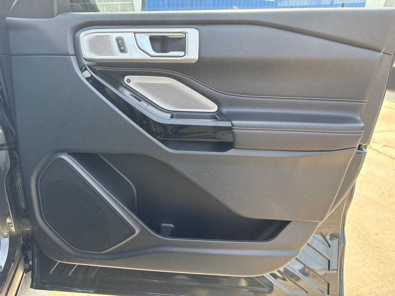 2022 Ford Explorer ST Photo5
