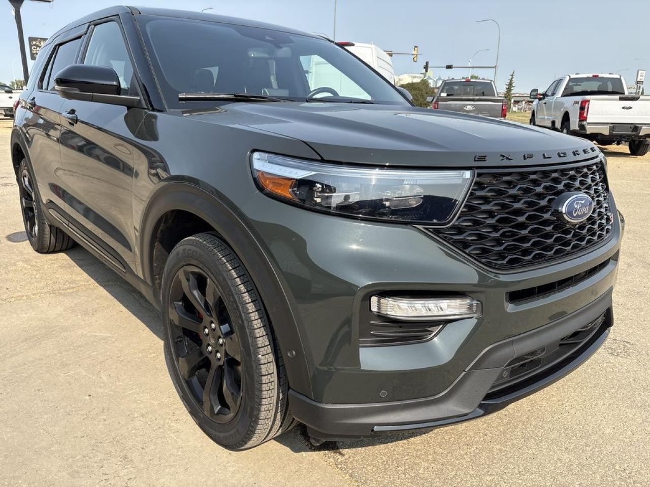 2022 Ford Explorer ST Photo5
