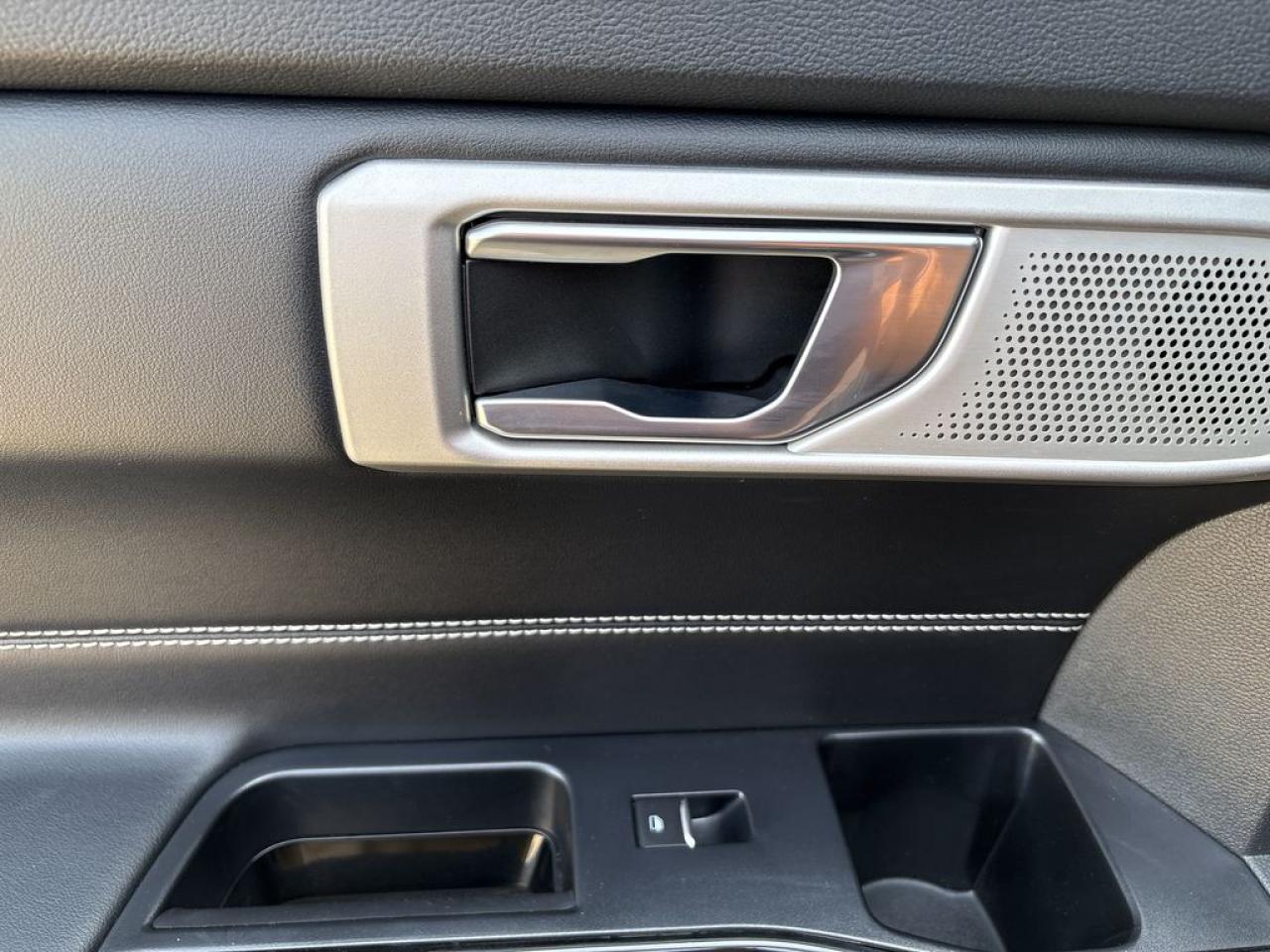 2022 Ford Explorer ST Photo5