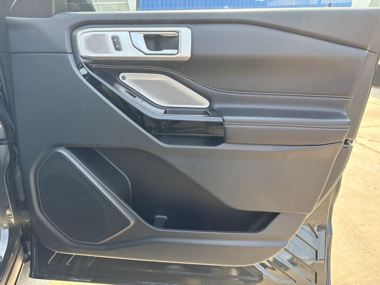 2022 Ford Explorer ST Photo5