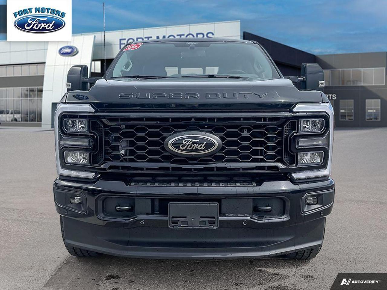 2025 Ford SUPER DUTY F-350 SRW F-350® Lariat® Photo1