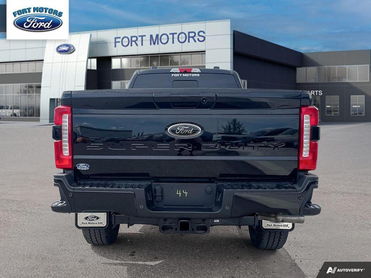 2025 Ford SUPER DUTY F-350 SRW F-350® Lariat® Photo4