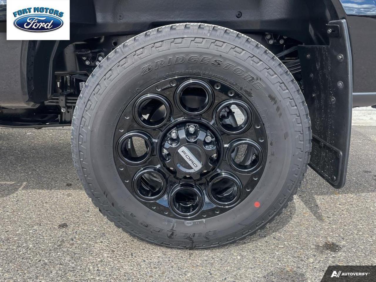 2025 Ford SUPER DUTY F-350 SRW F-350® Lariat® Photo5