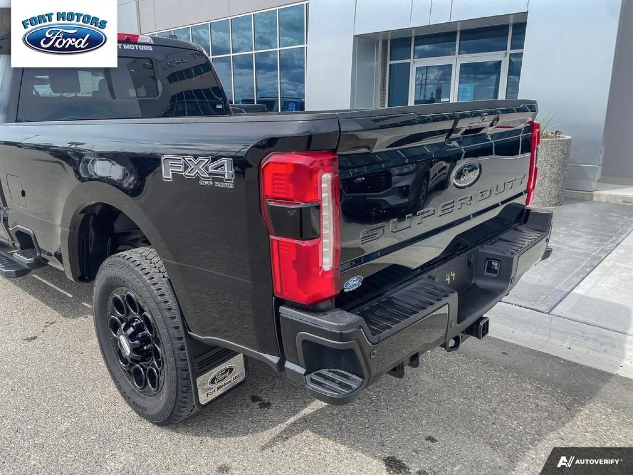 2025 Ford SUPER DUTY F-350 SRW F-350® Lariat® Photo5
